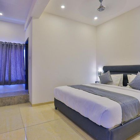 Nova Hotel New Crossroad Раджкот Екстер'єр фото