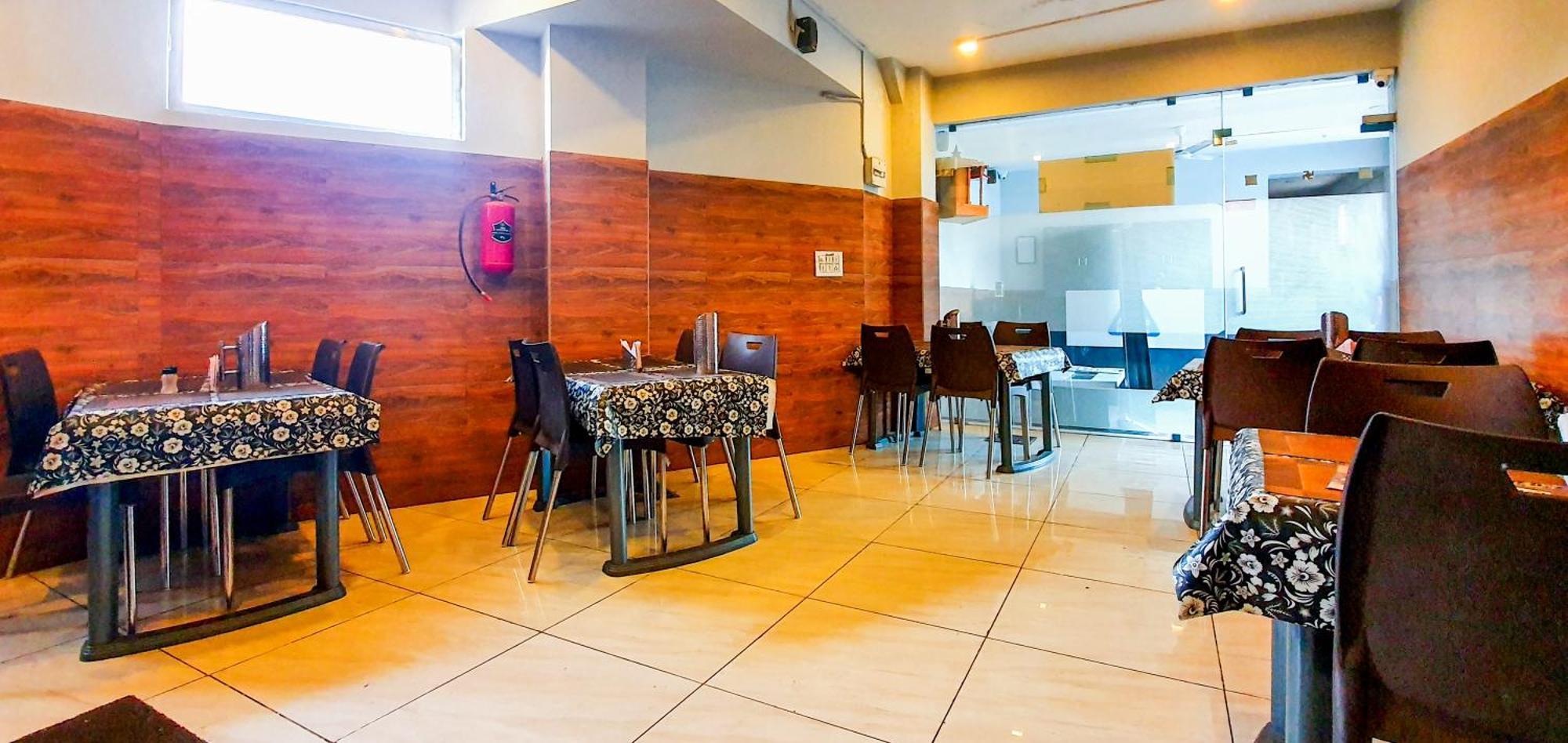 Nova Hotel New Crossroad Раджкот Екстер'єр фото