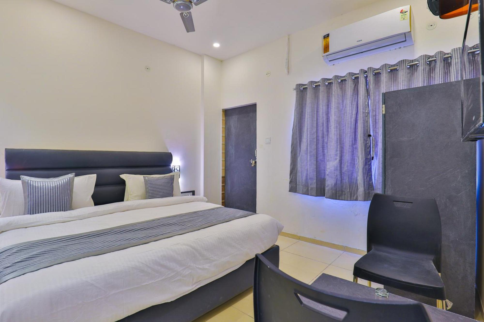 Nova Hotel New Crossroad Раджкот Екстер'єр фото